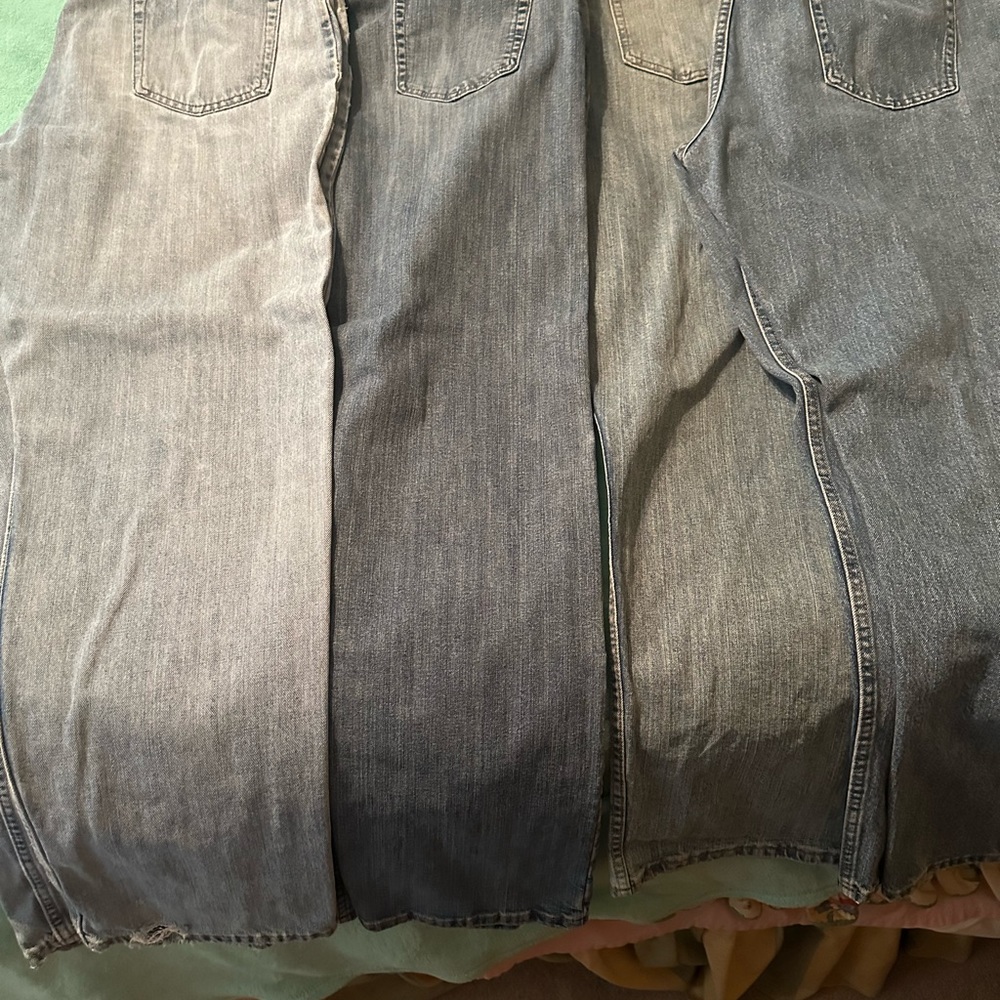 4 pair of Wrangler relaxed fit 40x32 men’s jeans